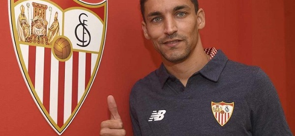 纳瓦斯告别塞维利亚主场，球员们身着特别版球衣致敬传奇