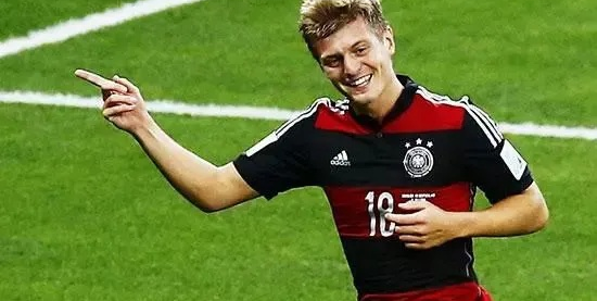 拜仁慕尼黑当年错失克罗斯，皇马传奇球星却以5座欧冠奖杯笑傲欧洲！