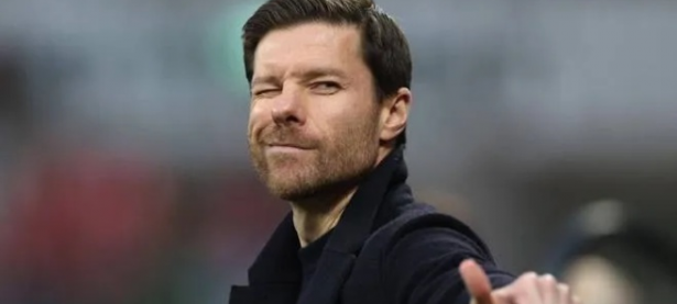 穆里尼奥，重回伯纳乌？皇马高层决策待定，阿隆索或成潜在竞争者