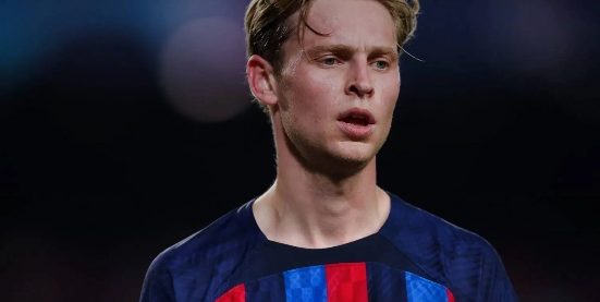 英媒曝，巴萨急欲低价甩卖德容，曼联再燃兴趣，红魔欲迎中场新核