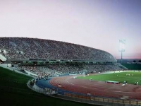 东体，三大球运动会看台空空荡荡，缺乏雄厚群众基础，难以攀登金字塔尖