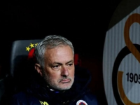 费内巴切管理层紧急会议，首次公开提出解雇穆里尼奥的可能性