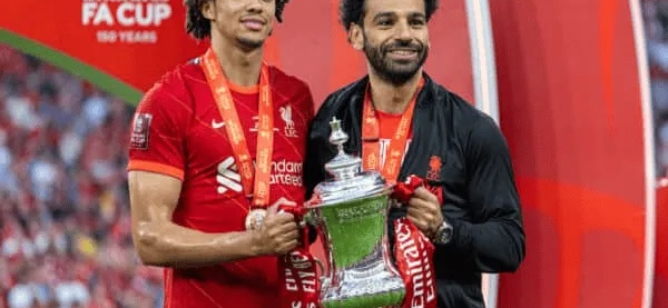 英媒曝阿诺德心系利物浦未来，争冠决心非为高薪，只为球队荣耀