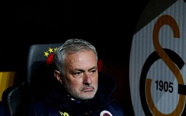 费内巴切管理层紧急会议，首次公开提出解雇穆里尼奥的可能性