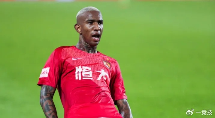 塔利斯卡加盟土超豪门费内巴切，达成协议，巴西中场将领战土耳其赛场