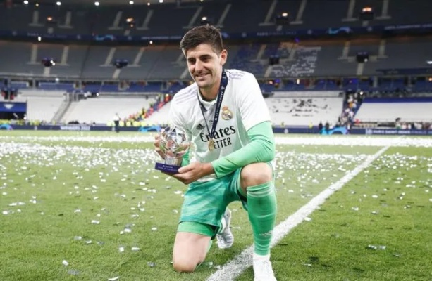 毕竟只有32岁！西媒曝库尔图瓦拒赴沙特，一心求与皇马续约续写辉煌